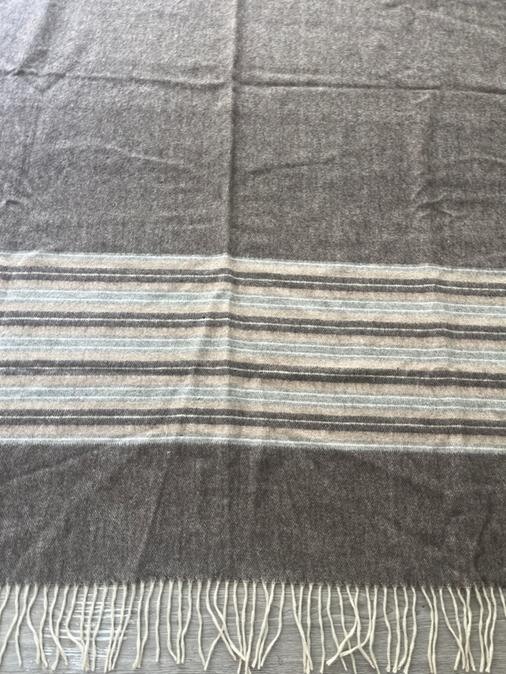 Alpaca Wool Lightweight Blanket - Picture 4 of 10